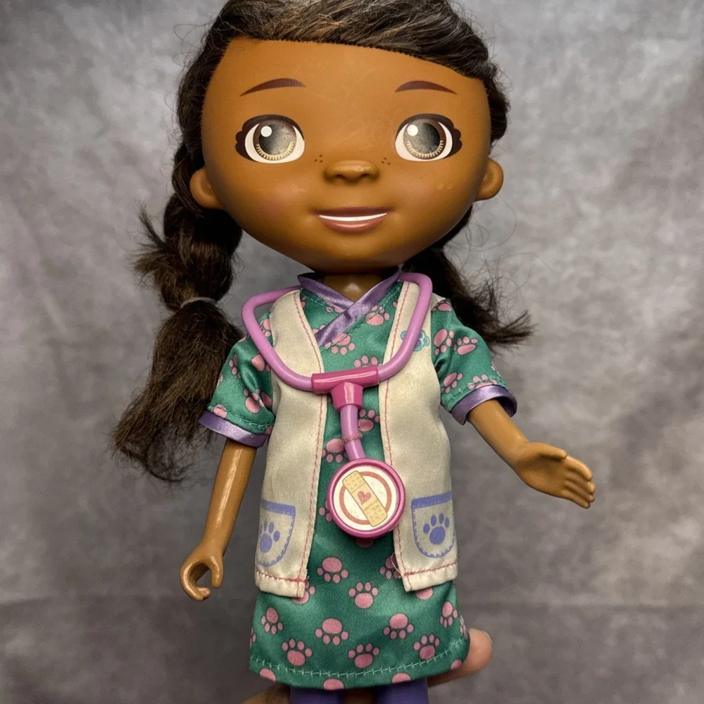 Disney Junior Doc McStuffins My Friend Pet Vet Doc‎ Doll Rare Sings Talks 2015